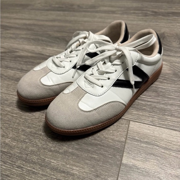 Stylish White and Black Women's Sneakers - Picture 1 of 5